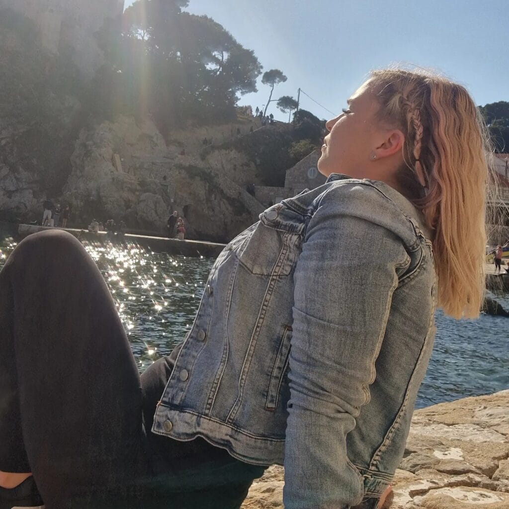 Anika po RTT terapiji ob morju – občutek svobode, notranje moči in nove energije.